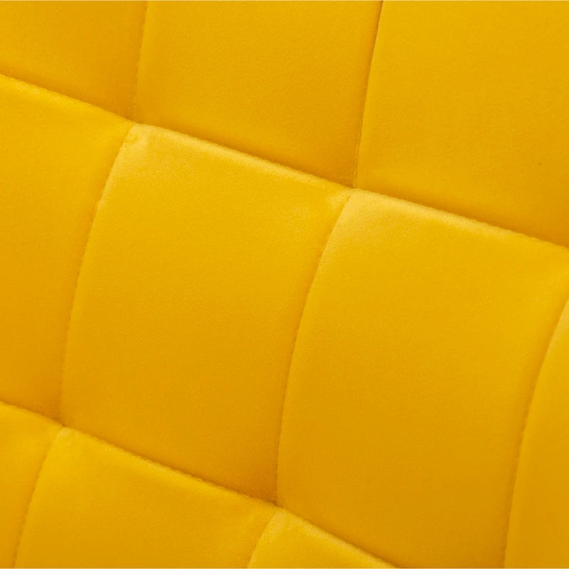Poltrona d'accento trapuntata in velluto giallo con poggiapiedi abbinato e gambe in legno