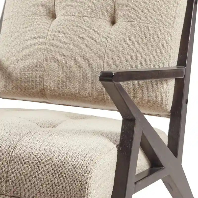 Poltrona imbottita con struttura in legno ad angolo – Accento moderno per salotto