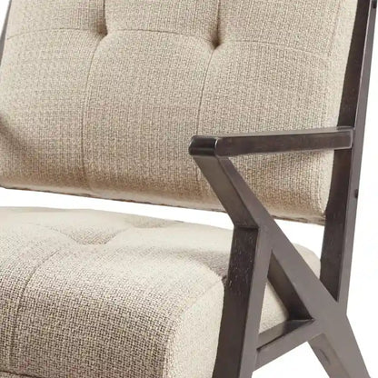 Poltrona imbottita con struttura in legno ad angolo – Accento moderno per salotto