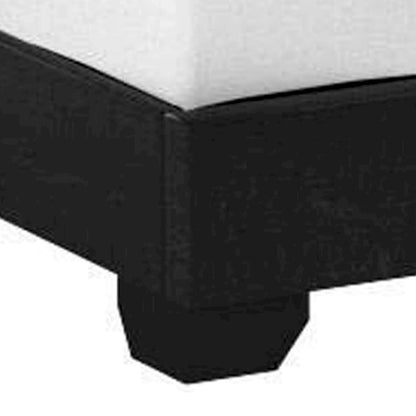 Letto King Size con Testiera Imbottita Nera, Rifiniture con Borchie e Struttura in Legno
