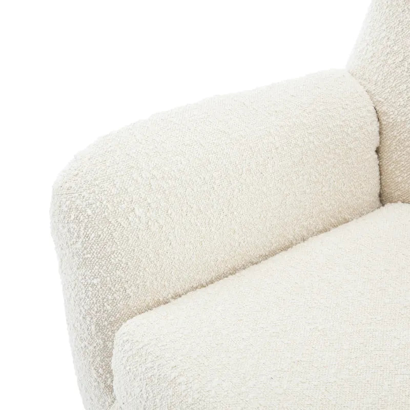 Poltrona club "Bouclé" con schienale ad ali, capitonné e gambe oblique in legno