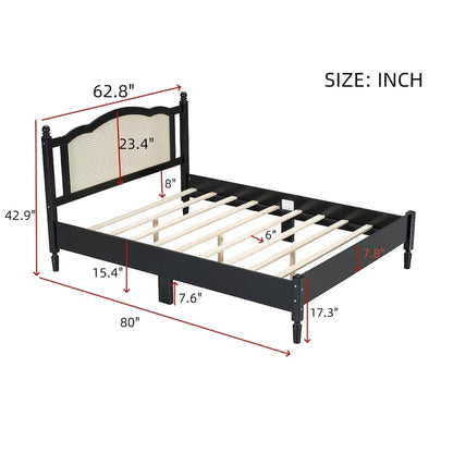 Letto a piattaforma in legno con testiera in rattan naturale