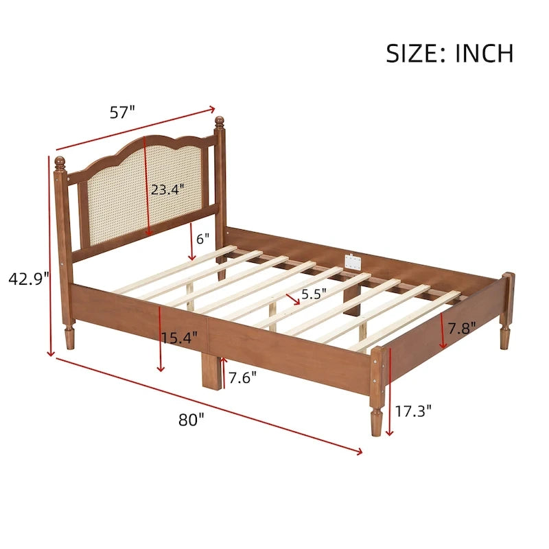 Letto a piattaforma in legno con testiera in rattan naturale