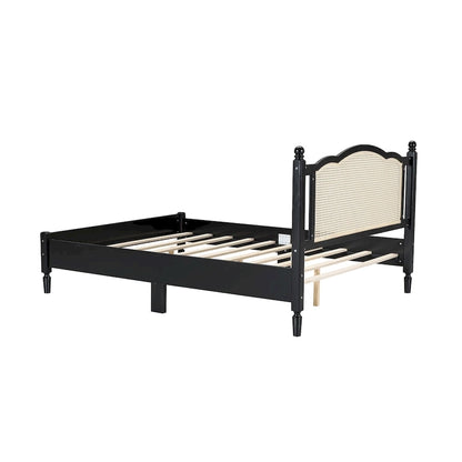 Letto a piattaforma in legno con testiera in rattan naturale